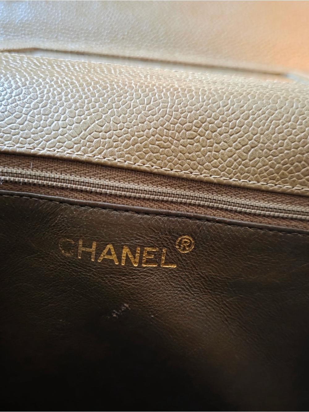 Rare Chanel sand beige caviar leather straight flap shoulder bag 24k gold - Picture 5 of 17